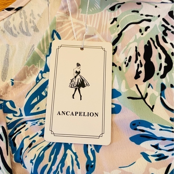 Buttoned tank top pastel colours wood buttons leaves foliage adjustable straps - Picture 10 of 11